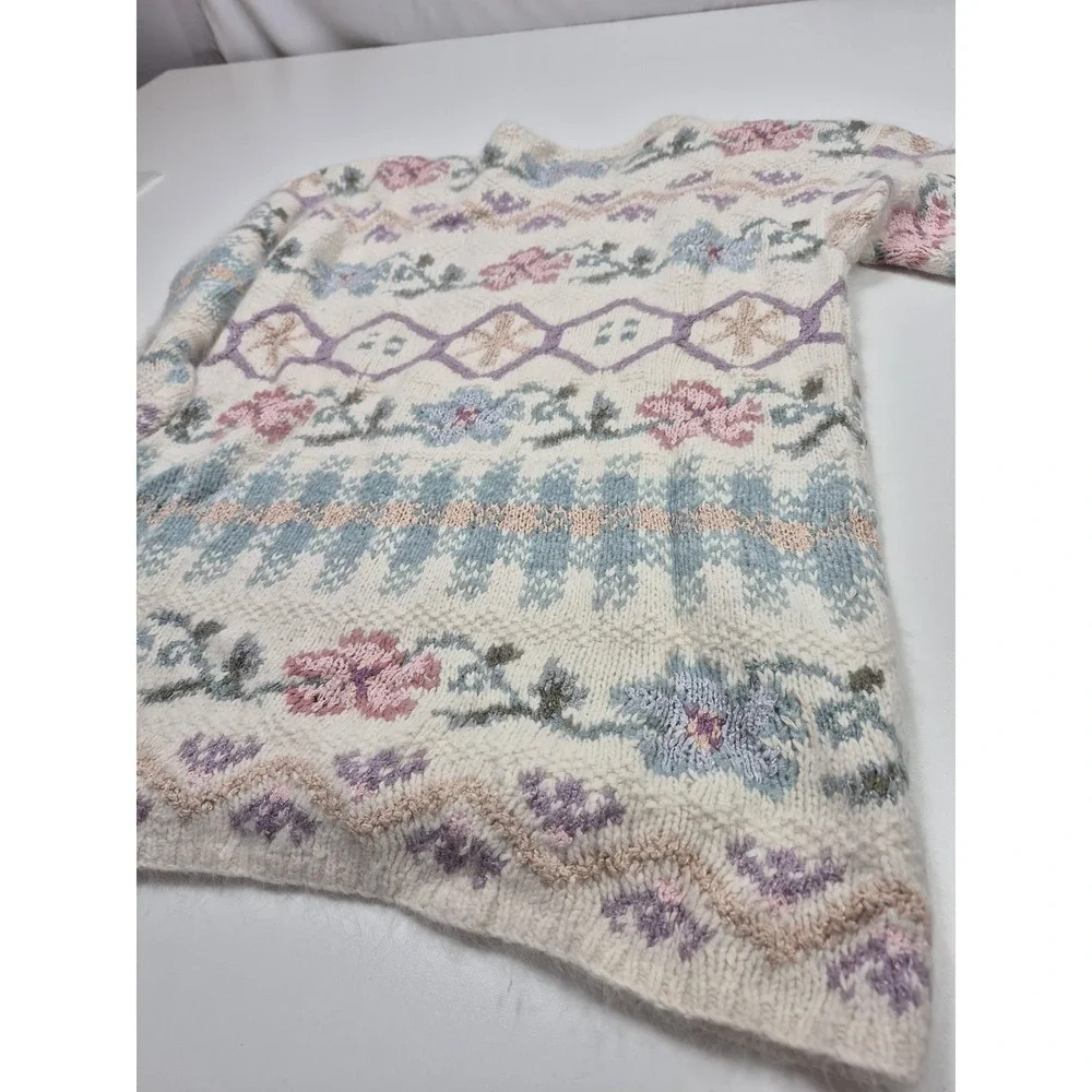 Express Tricot Sweater Womens Medium White Floral Silk Angora Handknit Tunic